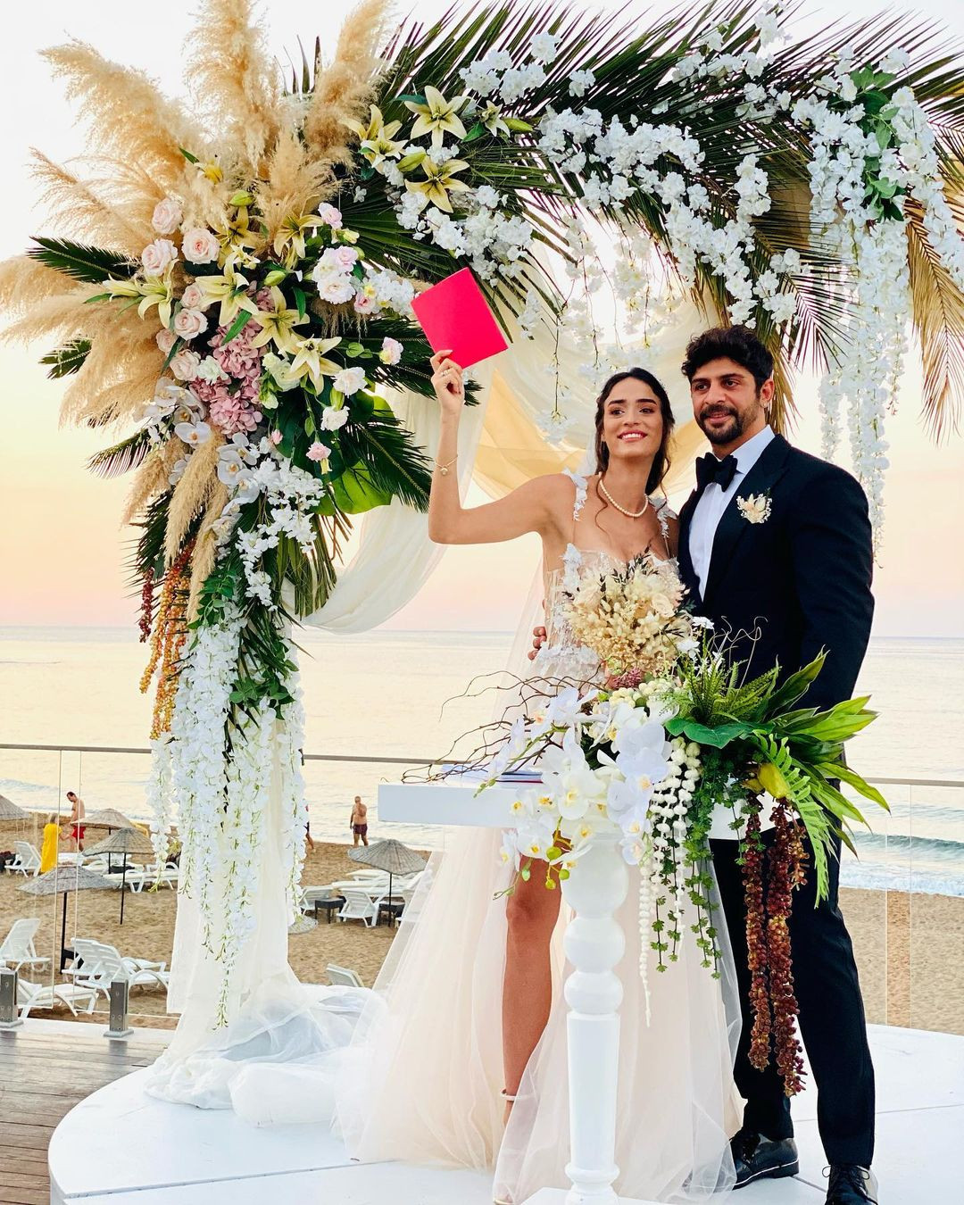 Adı Gökhan Çıra ile aşk dedikodularına karışan Survivor Melisa Emirbayer evlendi! Sami Hamidi nikah masasına oturdu