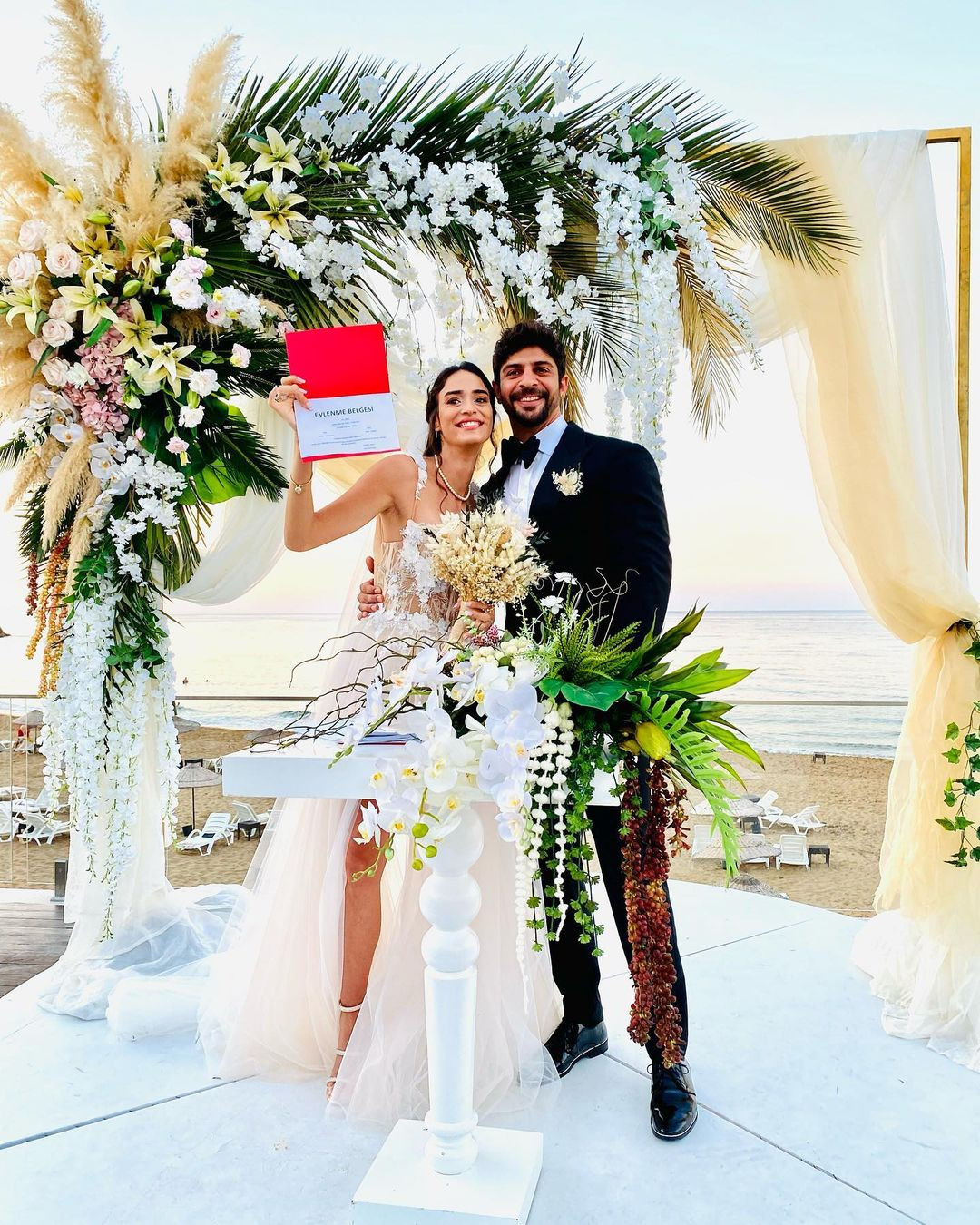 Adı Gökhan Çıra ile aşk dedikodularına karışan Survivor Melisa Emirbayer evlendi! Sami Hamidi nikah masasına oturdu