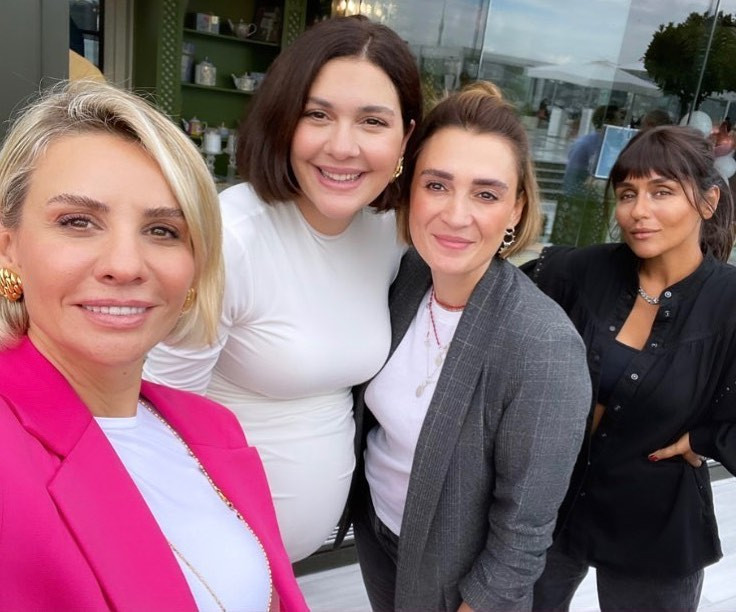 Leyla Bebek'in doğumuna g&uuml;nler kala Berg&uuml;zar Korel baby shower partisi d&uuml;zenledi