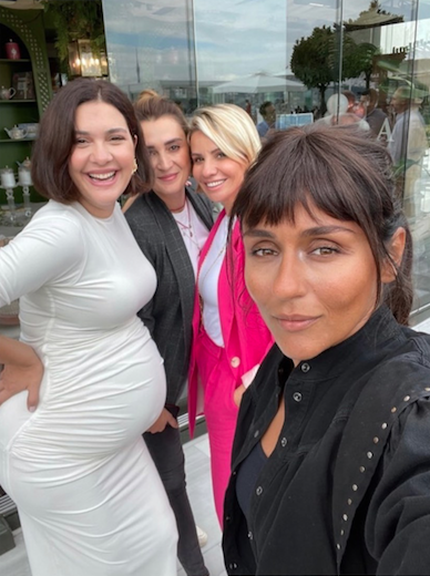 Leyla Bebek'in doğumuna g&uuml;nler kala Berg&uuml;zar Korel baby shower partisi d&uuml;zenledi
