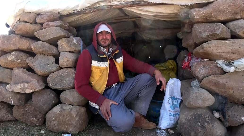 Van'da besicilerin yayladan dönüş yolculuğu kuraklık nedeniyle erken başladı