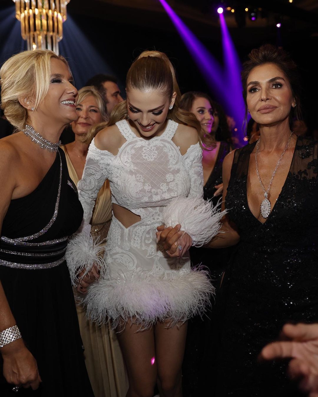Gelinlik krizi iddialarıyla ilgili Derya Tuna çok net konuştu! Yasemin Şefkatli için bakın neler söyledi