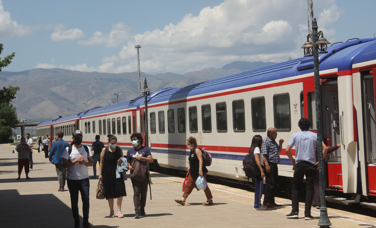 Ankara - Kars arasında Doğu Ekspresi ile 24 saatlik masalsı yolculuk