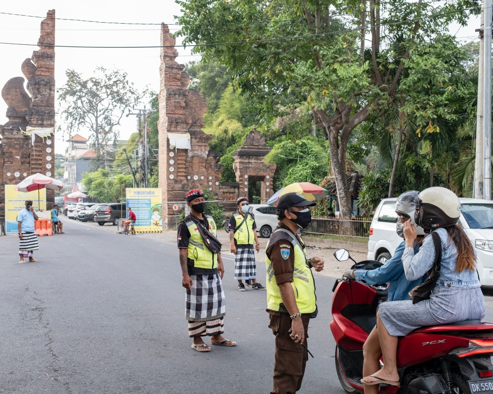 Endonezya&rsquo;nın en turistik adalarından Bali kapılarını yabancı turistlere yeniden a&ccedil;tı