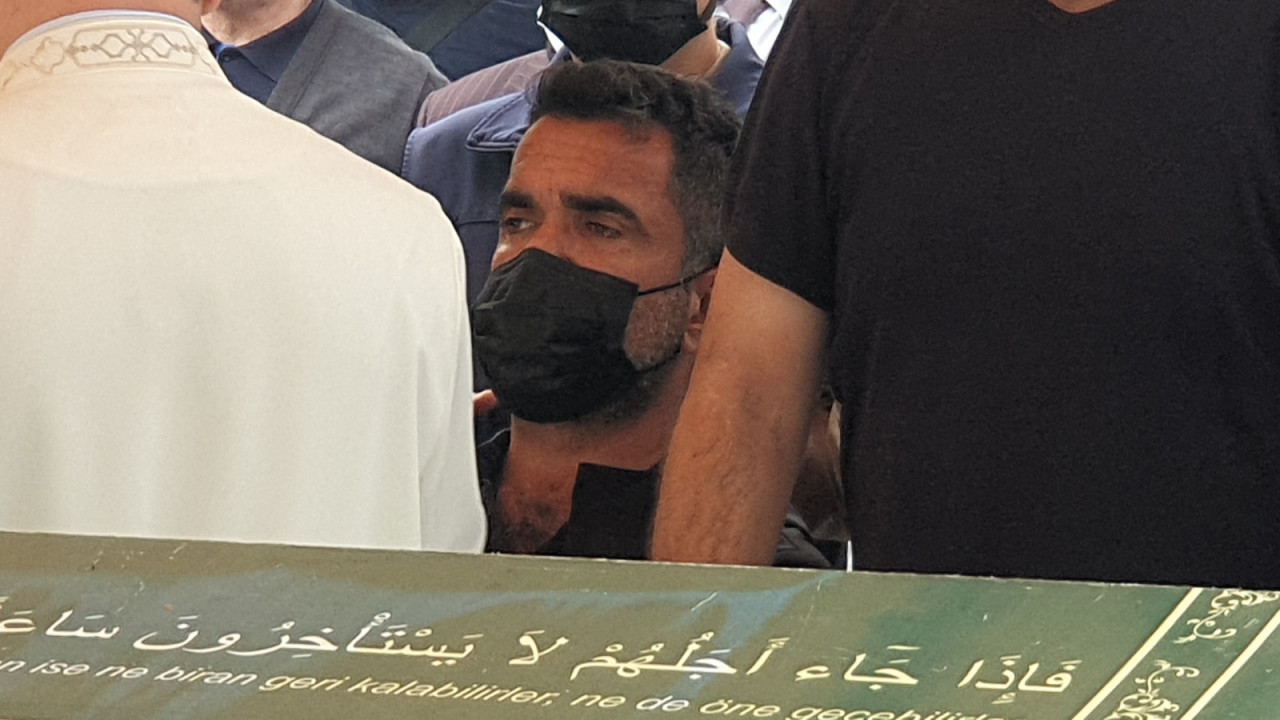 'Çaycı Hüseyin’ ismiyle bilinen Alparslan Özmol'un babası son yolculuğuna uğurlandı