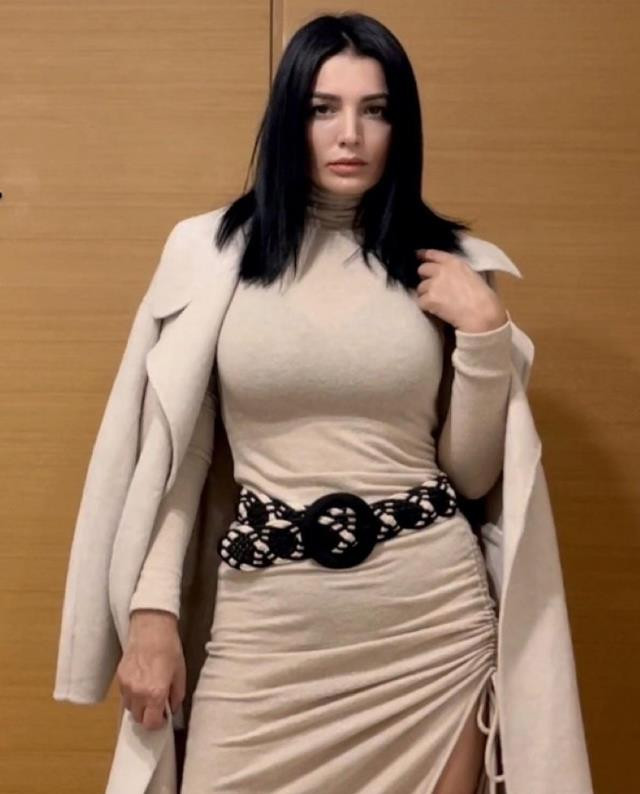 Aleyna Tilki'nin annesi Havva Öztel'in derin yırtmaçlı kareleri sosyal medyayı salladı