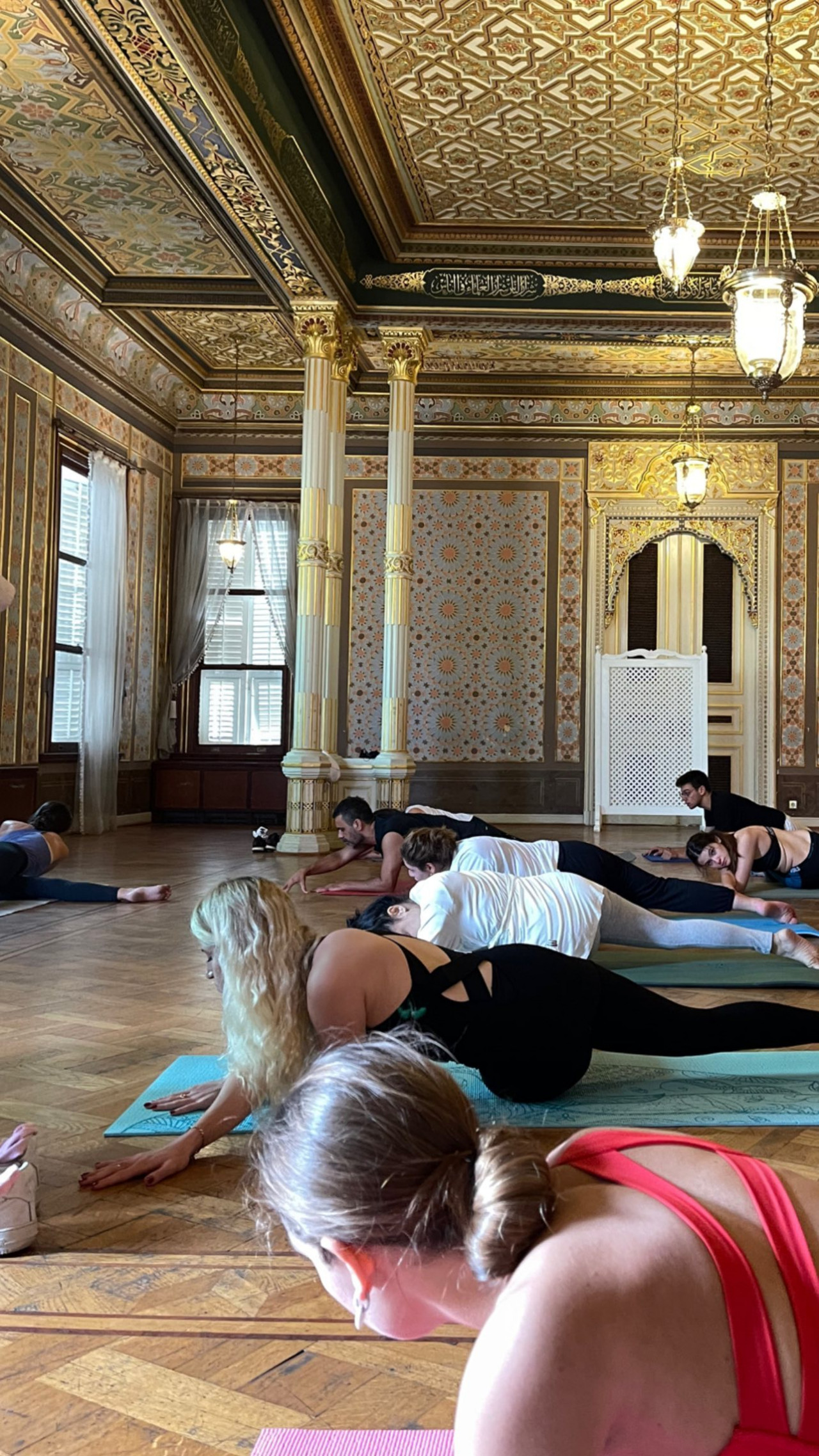 Sait Halim Paşa Yalısı'nda yoga yapan Buse İskenderoğlu tepki topladı