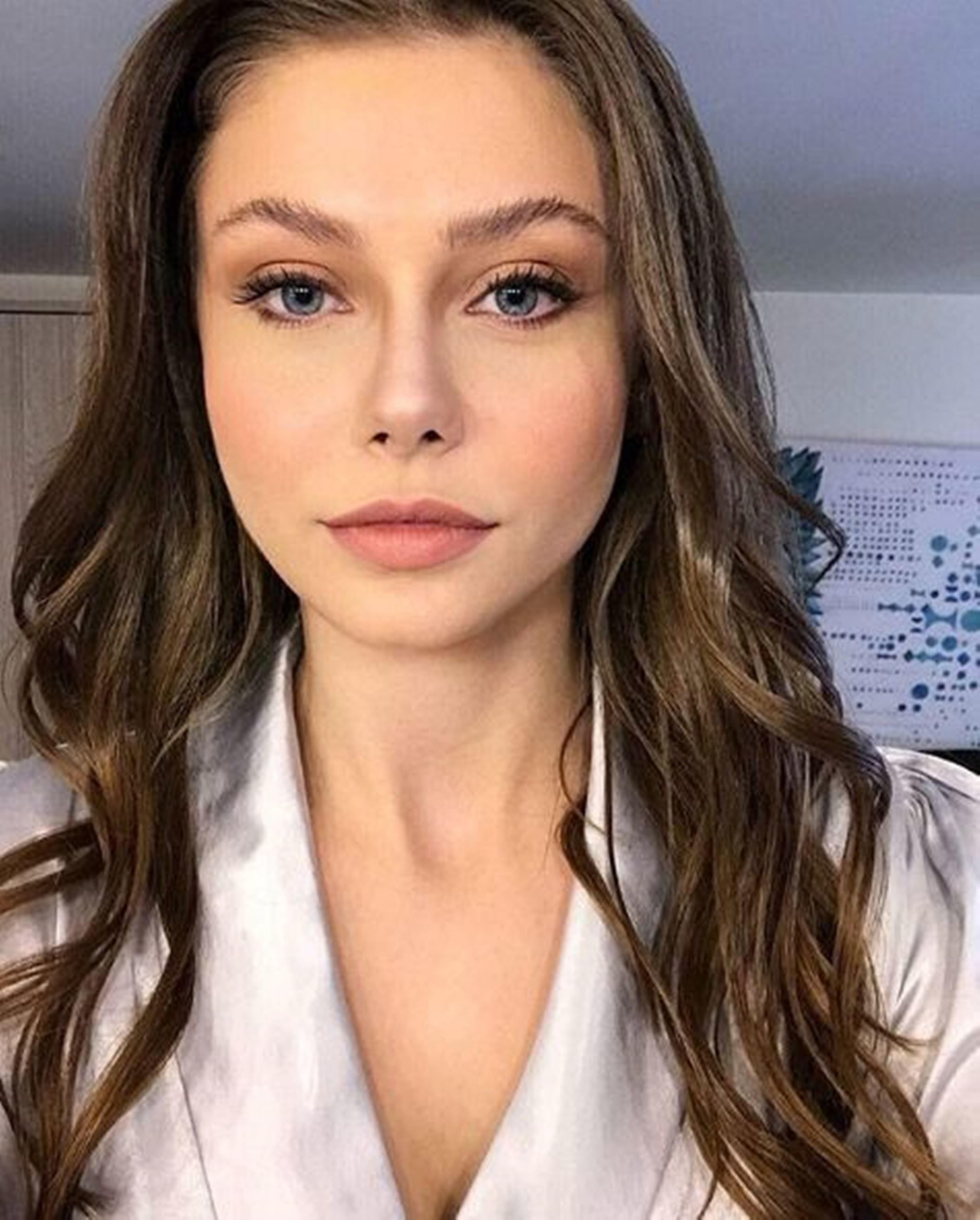 Aylin Veziroğlu - Biyografya