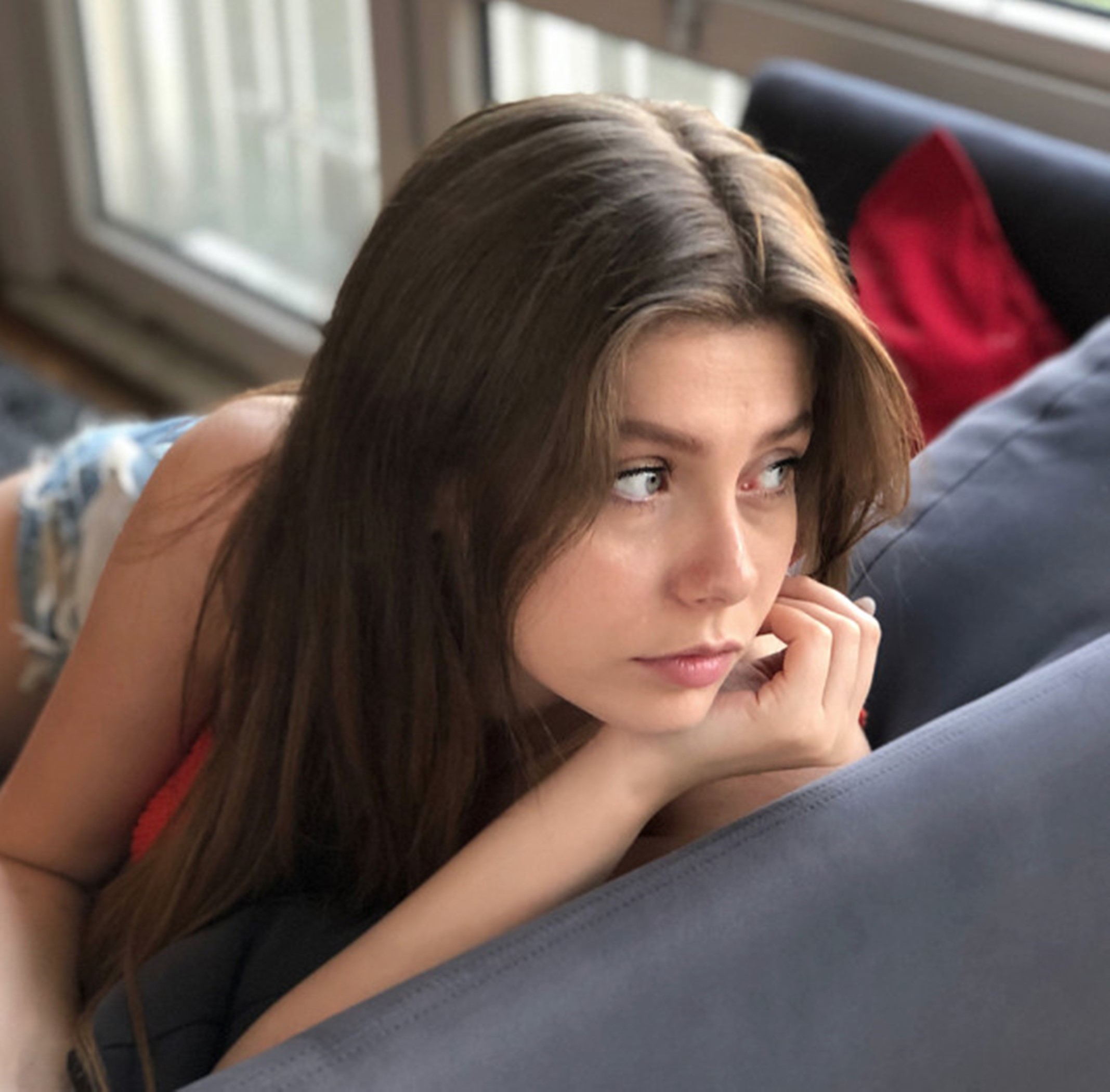 Aylin Veziroğlu - Biyografya