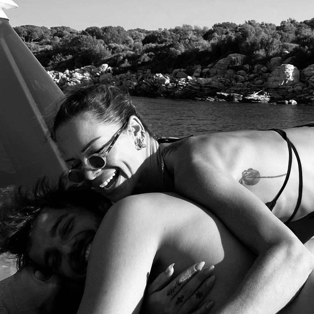 Eliz Sakuçoğlu ile DJ sevgilisi Semih Ergin'den romantik pozlar