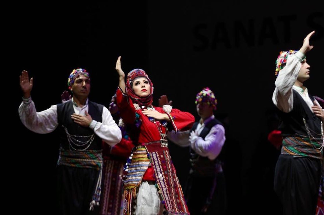 AKM'nin a&ccedil;ılış haftasına "Mozaik" damga vuracak