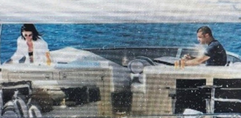 Tekne görüntüleri ifşa olmuştu! Buket Aydın'dan ayrılan Emir Sarıgül, Sibel Can ile görüntülendi