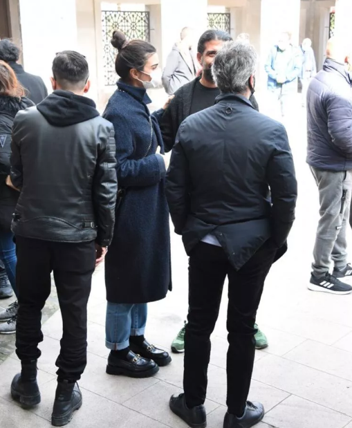 Tuba Büyüküstün acı gününde eski sevgilisi Sami Saydan'ı yalnız bırakmadı