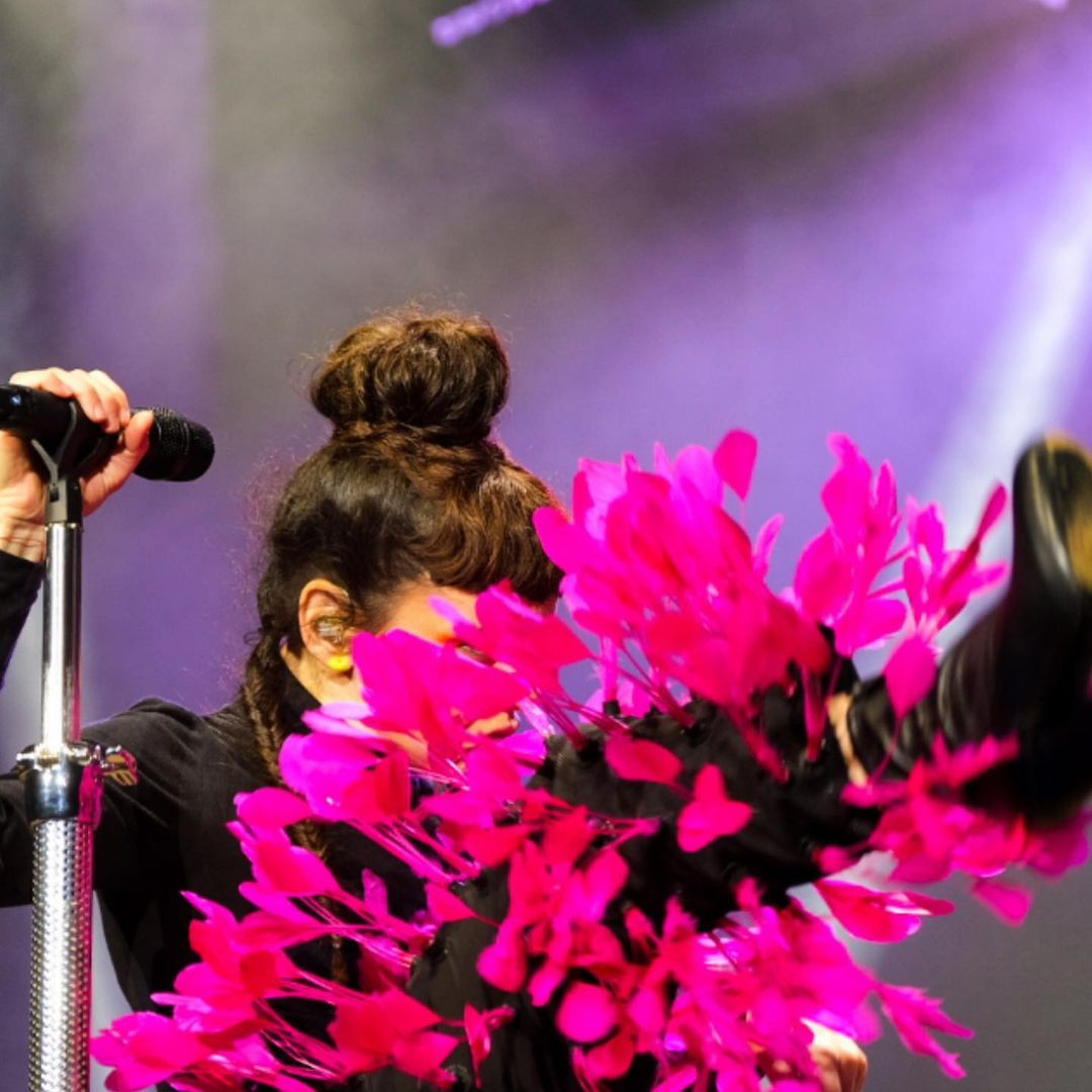 Harbiye Açıkhava’da konser veren Nil Karaibrahimgil hayatının şokunu yaşadı