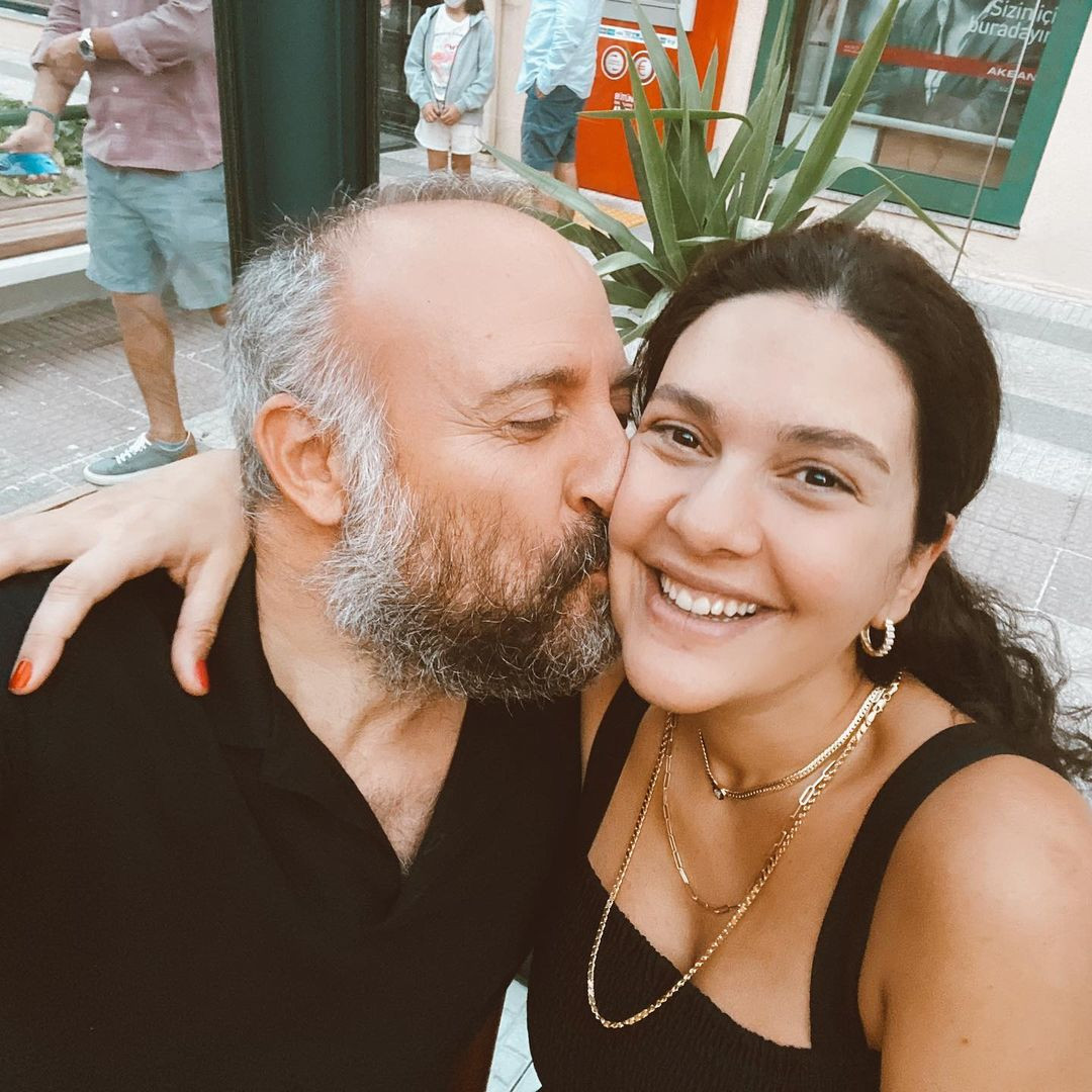 Bergüzar Korel ve Halit Ergenç'in kızları Leyla dünyaya geldi