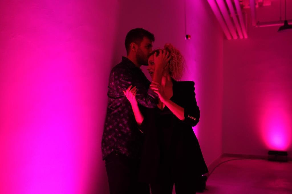 Farah Zeynep Abdullah sevgilisi DJ Artz ile aşk pozunu paylaştı
