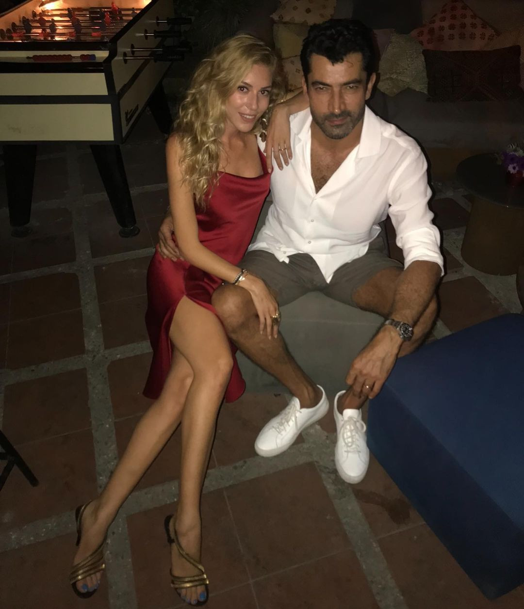Kenan İmirzalıoğlu yeniden baba oluyor... Sinem Kobal'ın hamile olduğu ortaya &ccedil;ıktı