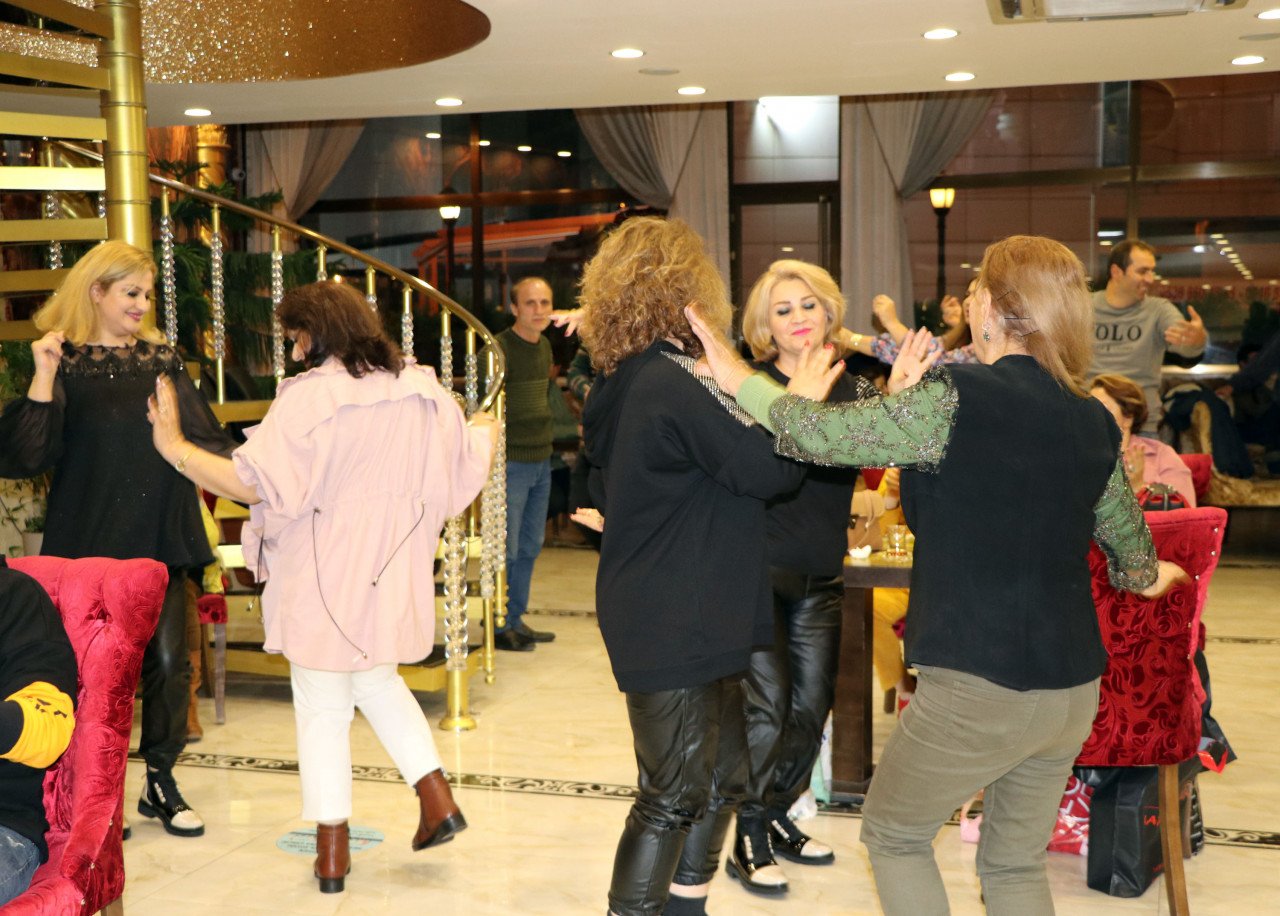 Kapık&ouml;y G&uuml;mr&uuml;k Kapısı yeniden a&ccedil;ıldı, İranlı turistler Van'a akın etti