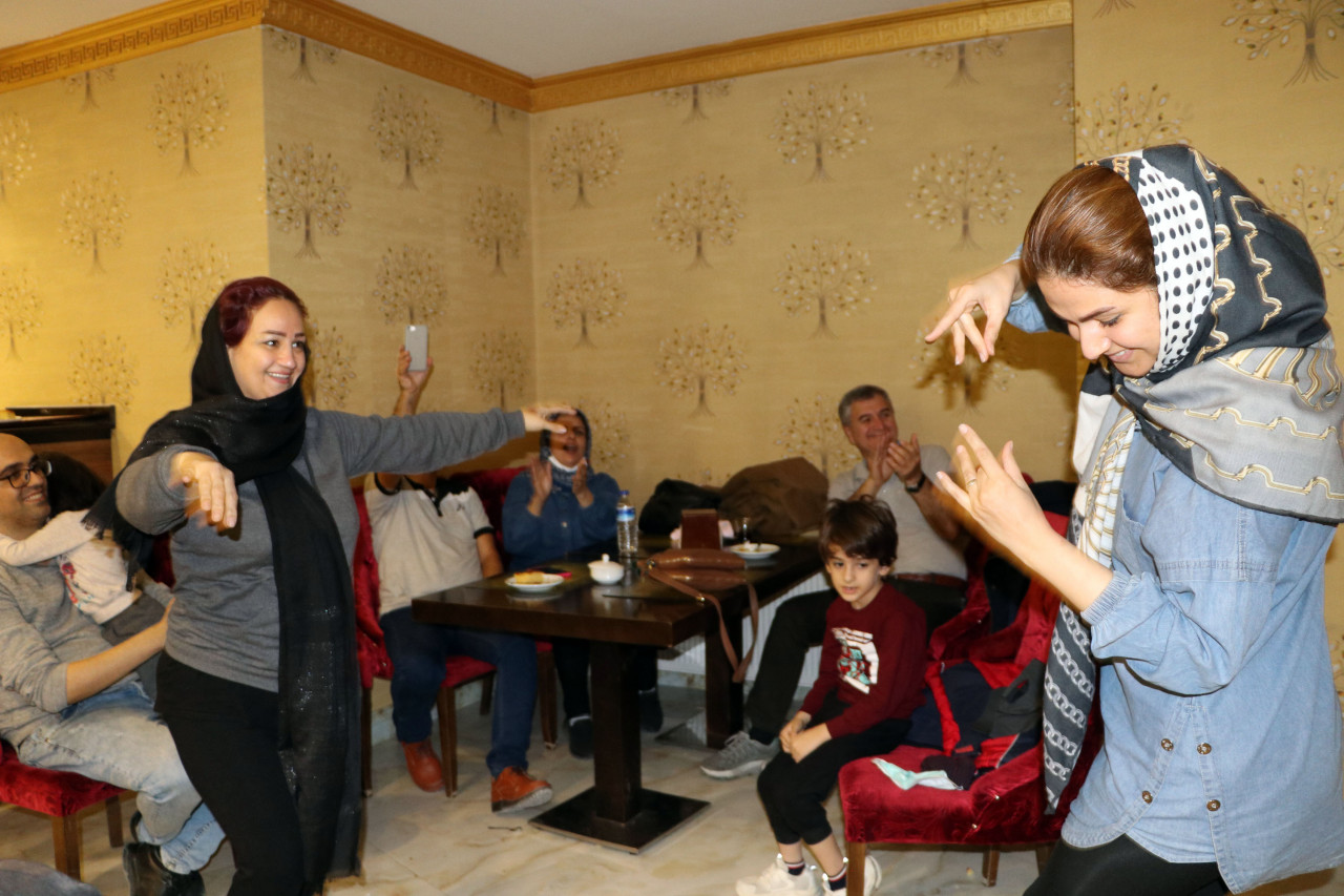 Kapık&ouml;y G&uuml;mr&uuml;k Kapısı yeniden a&ccedil;ıldı, İranlı turistler Van'a akın etti