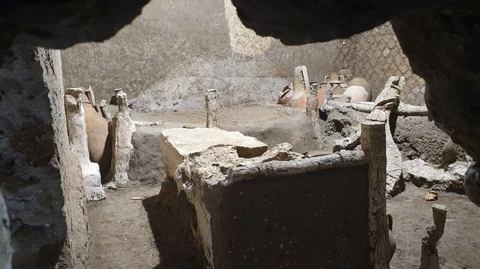 Pompei'de tarihe ışık tutacak keşif: Arkeologlar 'köle odası' buldu