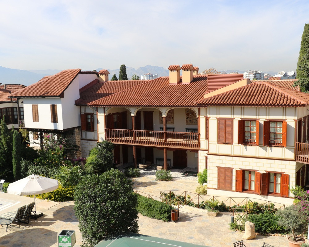 Antalya Kalei&ccedil;i&rsquo;ndeki otelin altından 2 bin yıllık tarih &ccedil;ıktı