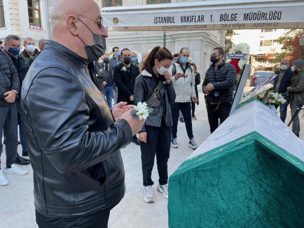 Ünlü modacı Bahar Korçan gözyaşları içinde son yolculuğuna uğurlandı