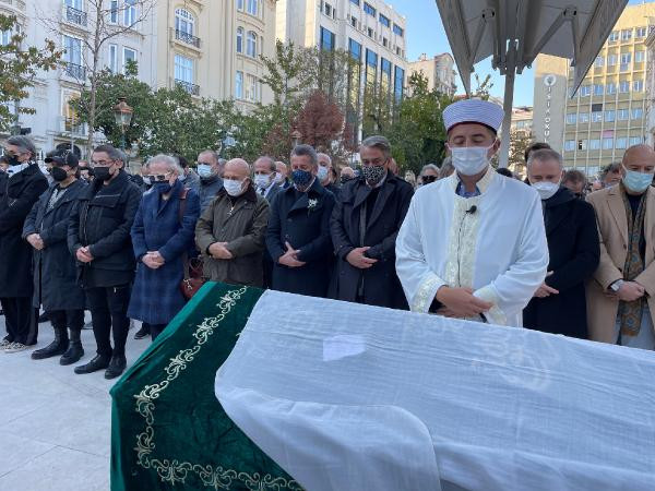 Ünlü modacı Bahar Korçan gözyaşları içinde son yolculuğuna uğurlandı
