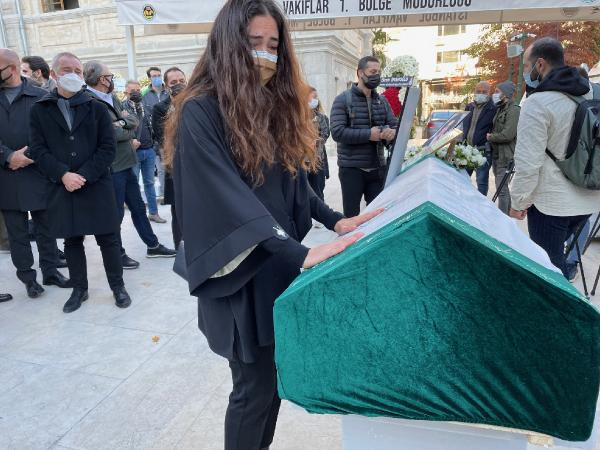 Ünlü modacı Bahar Korçan gözyaşları içinde son yolculuğuna uğurlandı