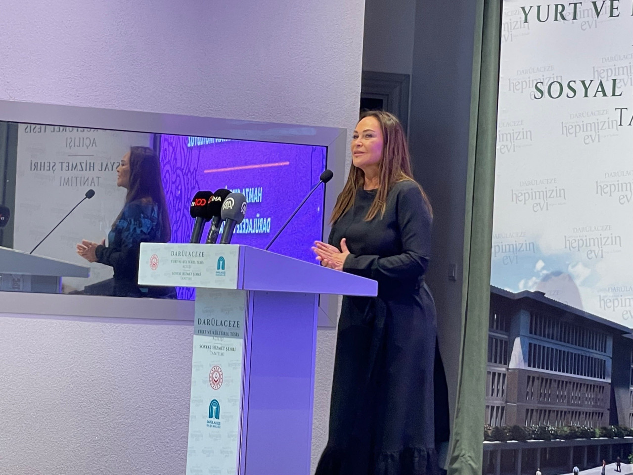 Sanatçı Hülya Avşar'dan siyasete yeşil ışık