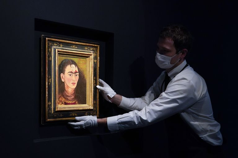 Frida Kahlo'nun otoportresi açık artırmada satıldı