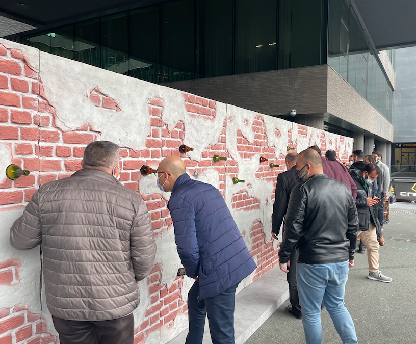 Alkol bağımlılığına dikkat çeken "Şişenin Dibi Sergisi" Üsküdar'da açıldı