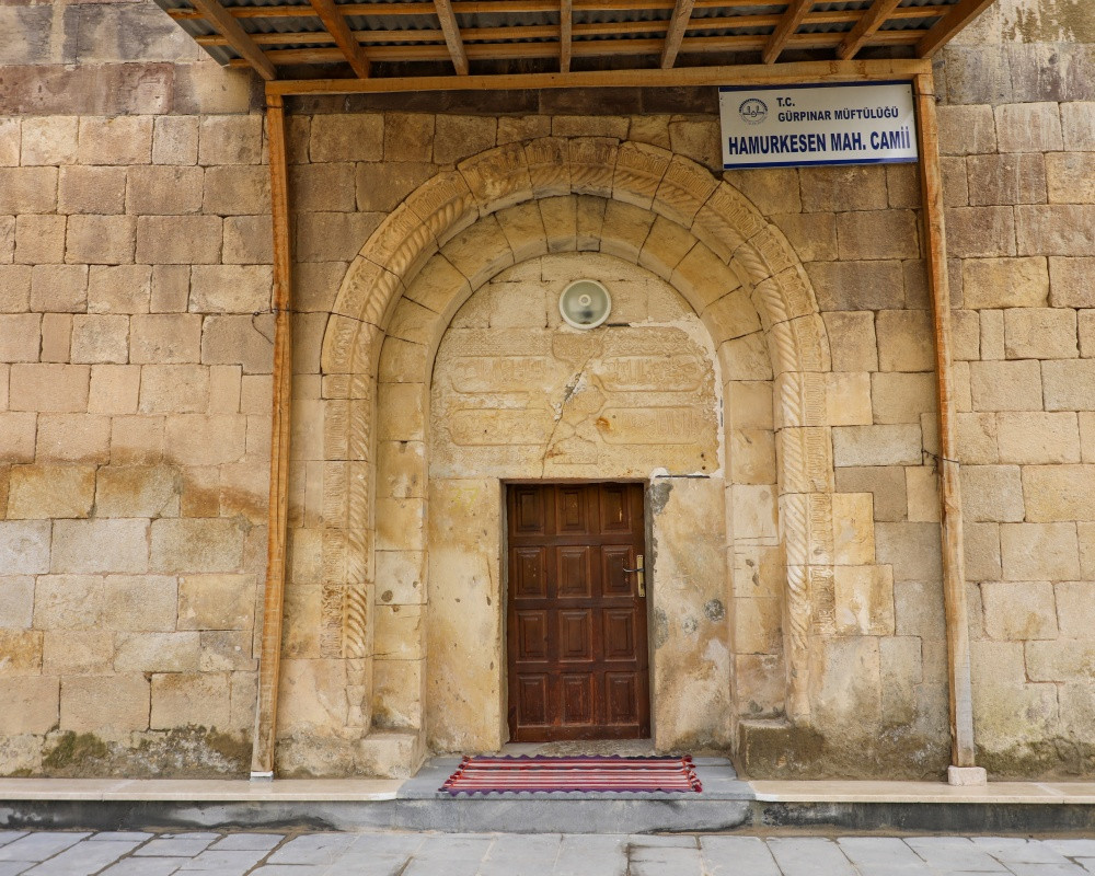 Van'da 311 yıllık cami fotoğraf tutkunlarının ilgi odağı oldu