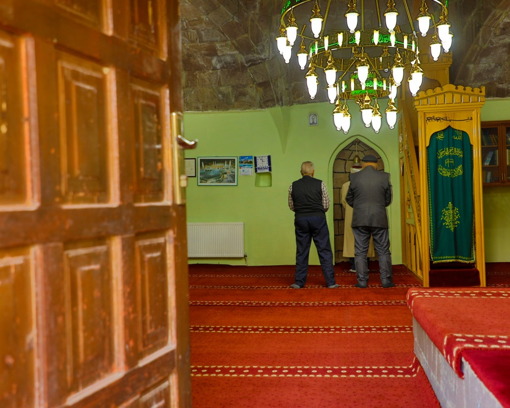 Van'da 311 yıllık cami fotoğraf tutkunlarının ilgi odağı oldu