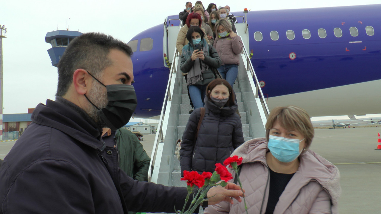 Moldova'dan Kapadokya'ya uçak seferi başladı! İlk turist kafilesi şehre geldi