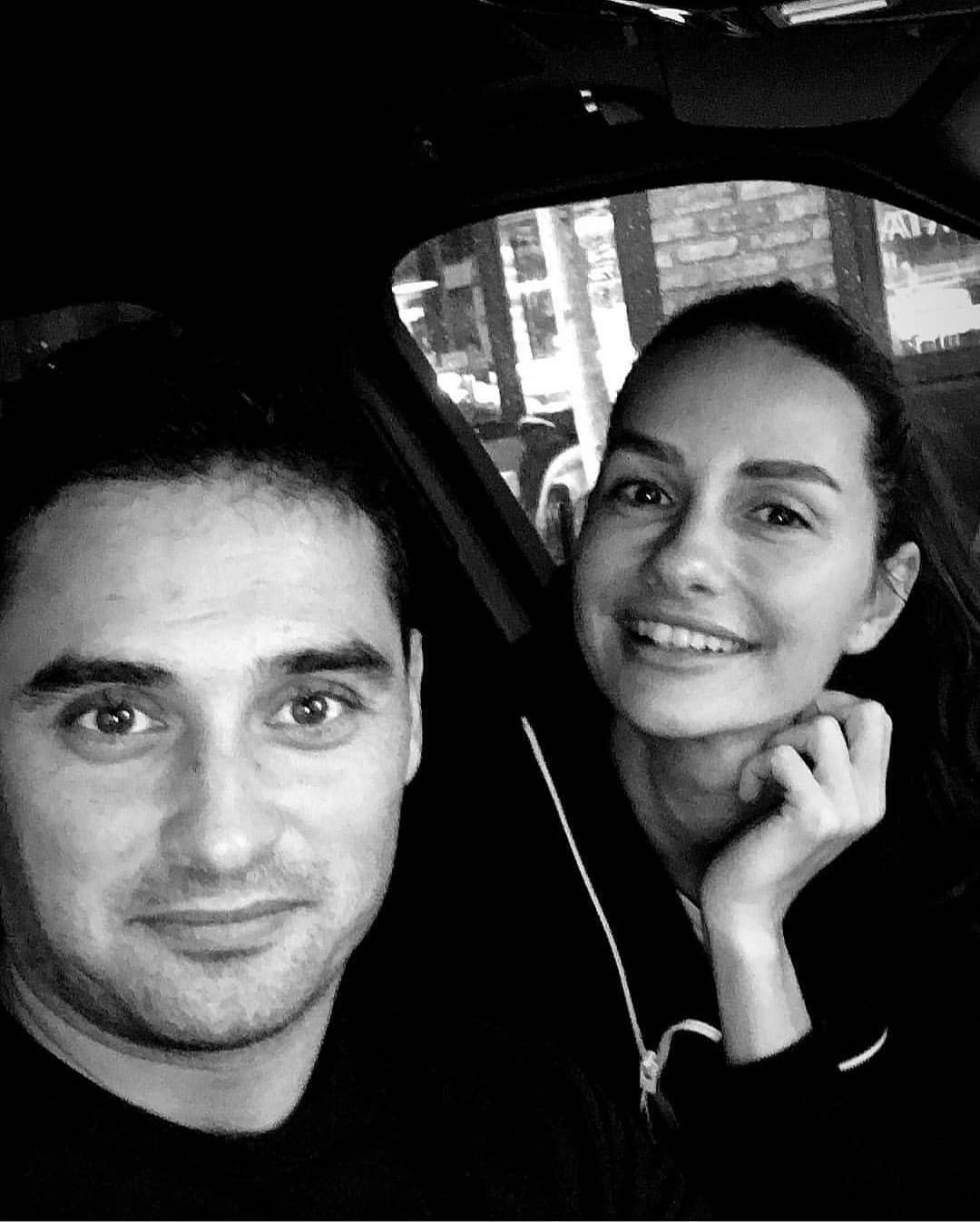 İkizi gibi! Yasemin Özilhan'ın kardeşi Tamer Ergene ile benzerliği hayrete düşürdü