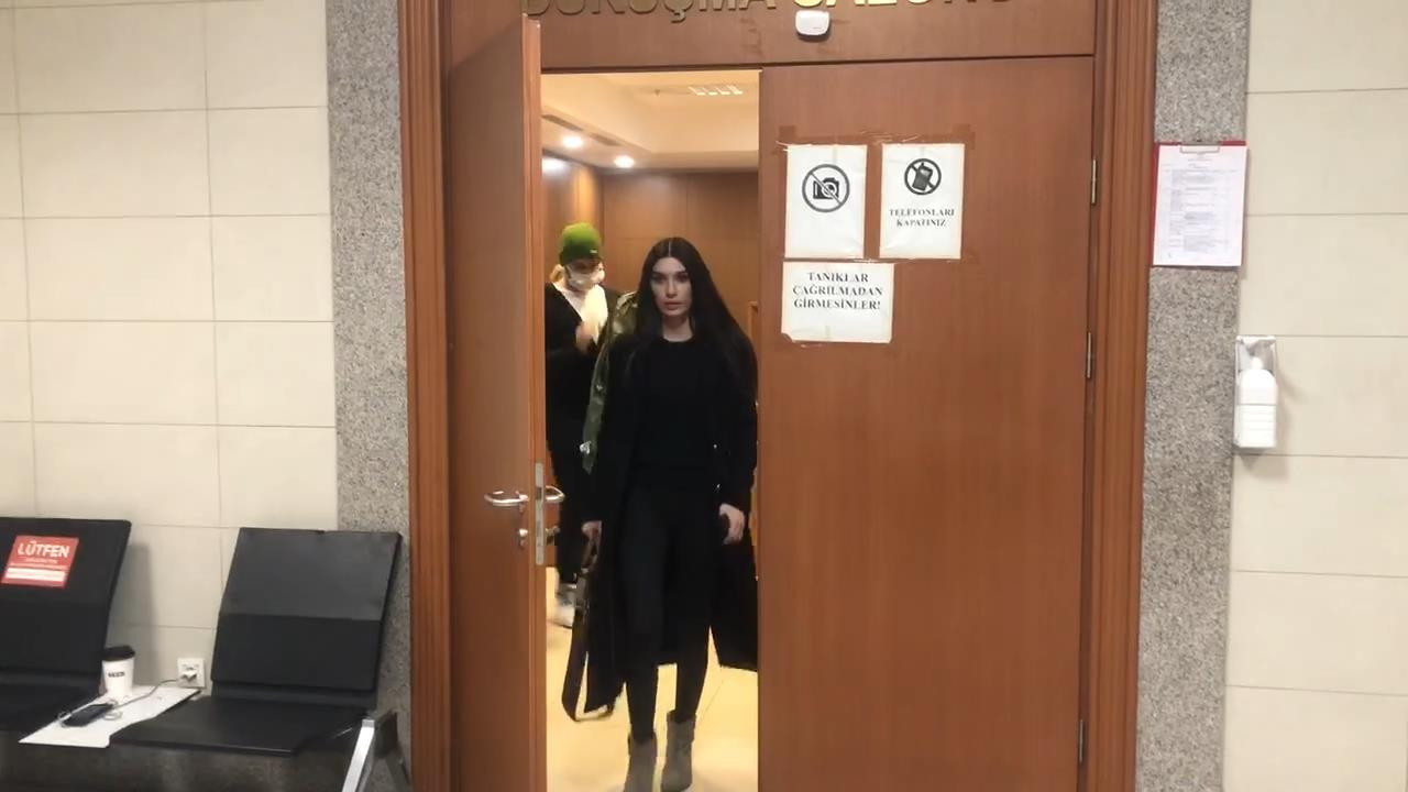 Burcu Kıratlı&rsquo;nın dolandırılma davasında sanığa yakalama kararı