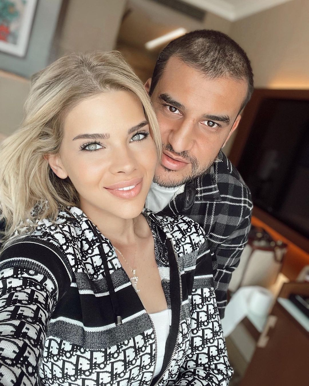Damla Ersubaşı ile boşandığı eşi Mustafa Can Keser'in romantik anları! Birbirlerini öpmeye doyamadılar