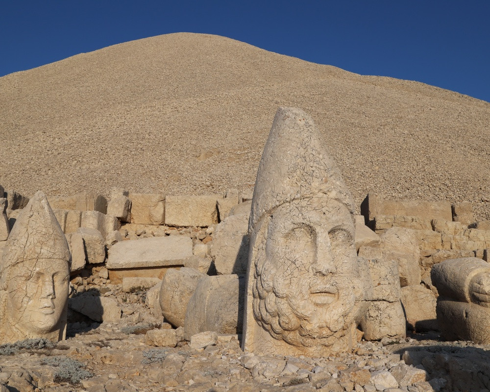 Nemrut Dağı sezonun son turistlerini ağırlıyor