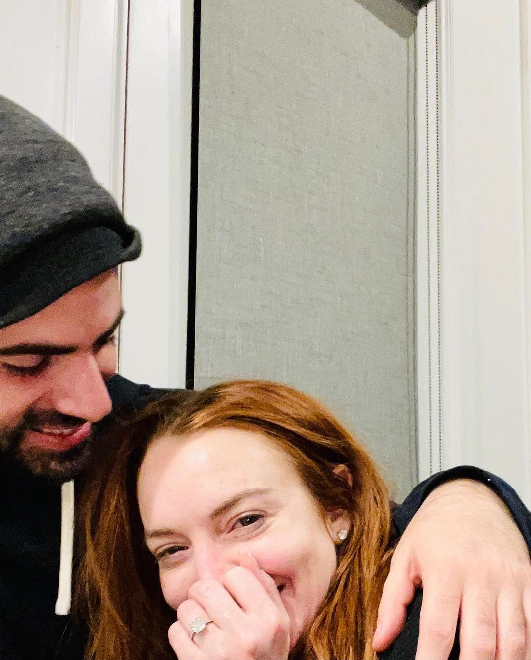 Oyuncu Lindsay Lohan nişanlandığını duyurdu