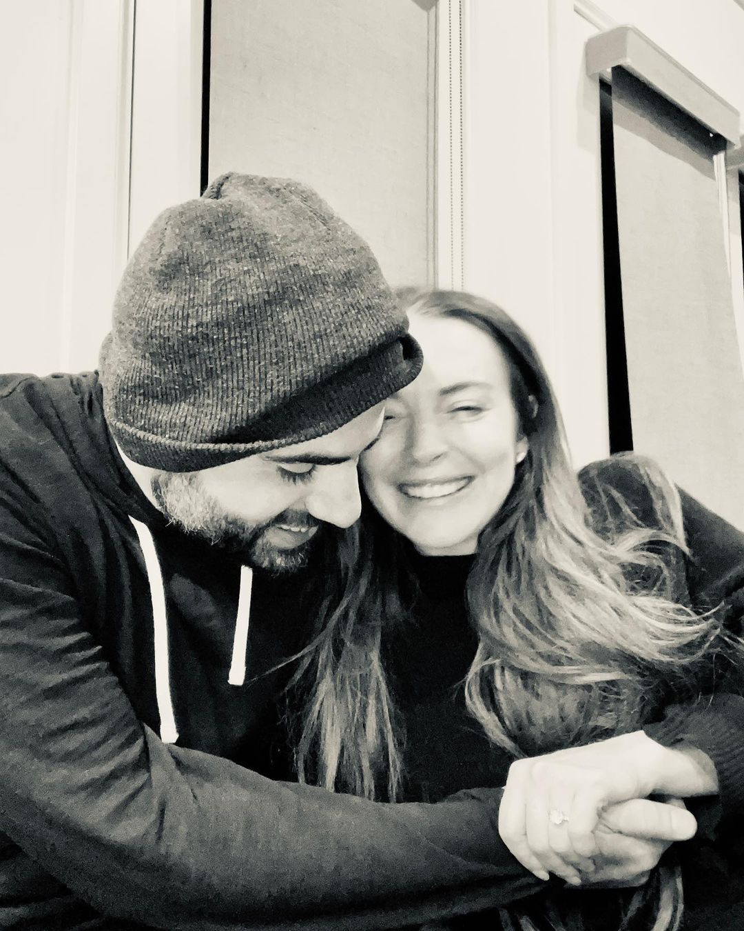 Oyuncu Lindsay Lohan nişanlandığını duyurdu