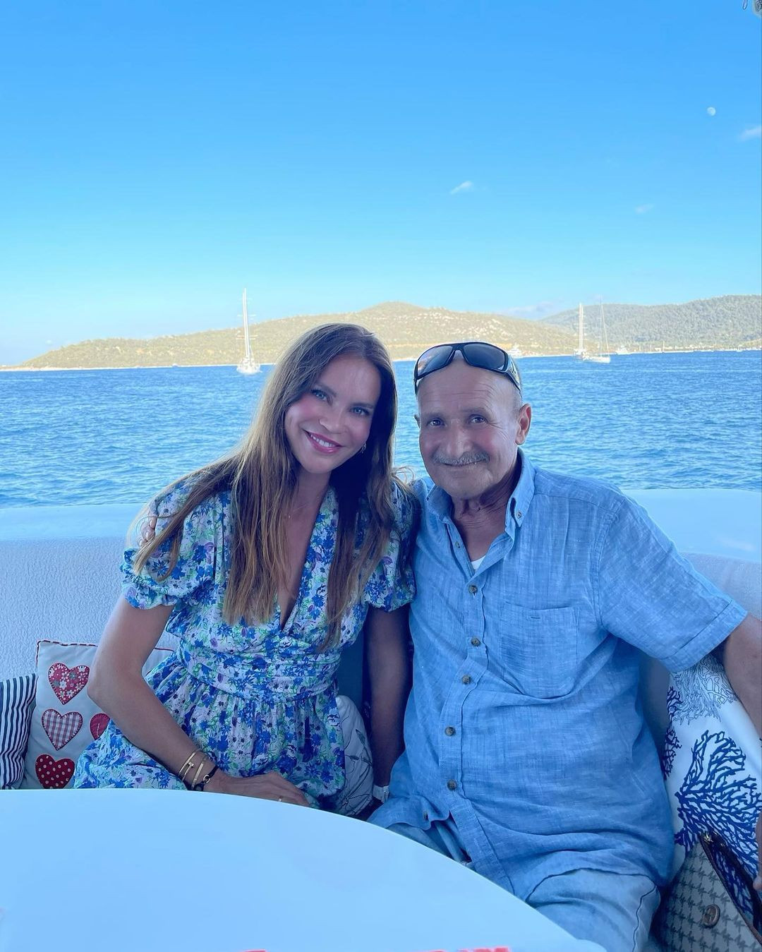 Babasını kaybeden Ebru Şallı'dan duygulandıran paylaşım