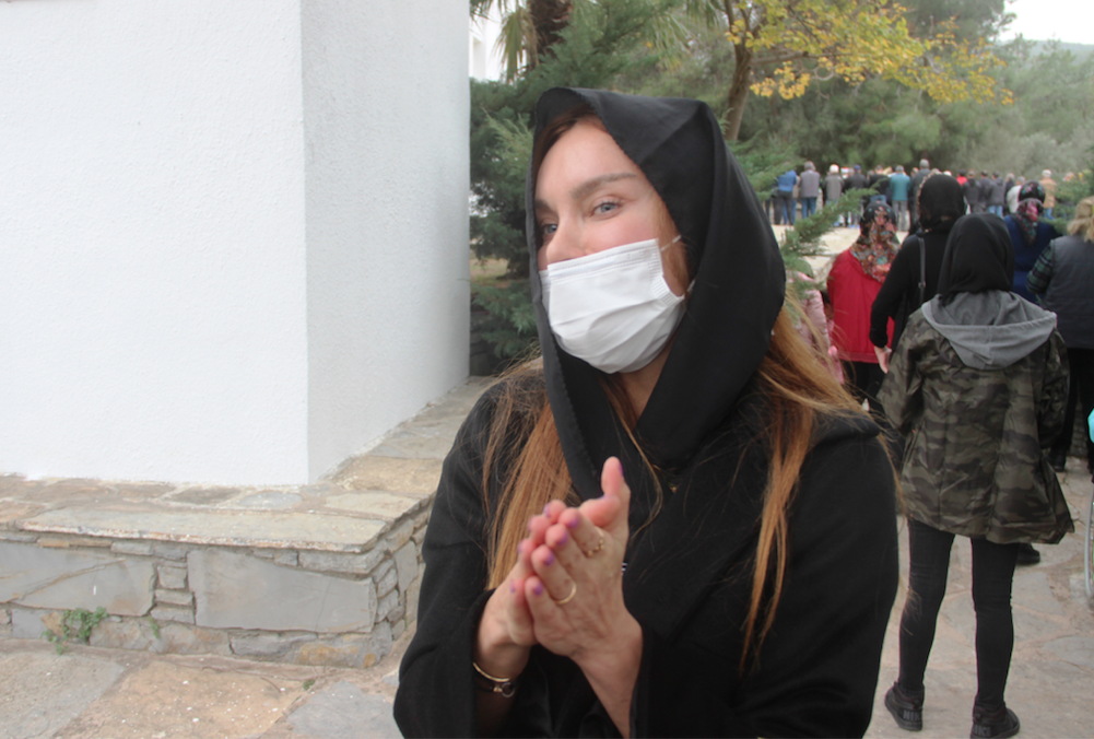 Ebru Şallı'nın gözyaşları... Babası Şükrü Şallı'yı son yolculuğuna uğurladı