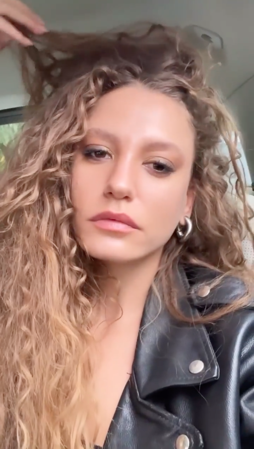 Serenay Sarıkaya imaj değiştirdi! İstanbul'a gelir gelmez soluğu kuaförde aldı