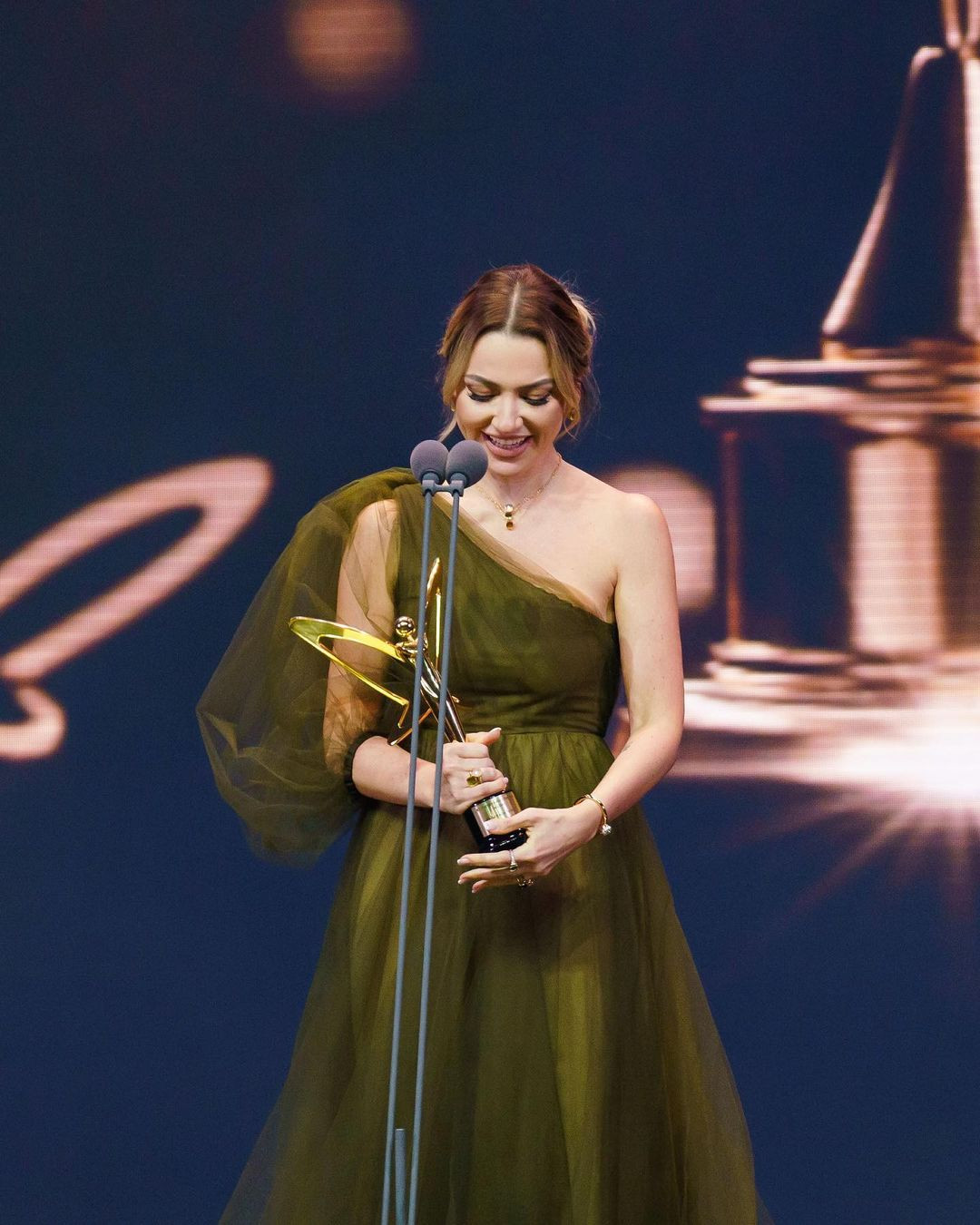 Gülşen'den 'En İyi Kadın Şarkıcı' seçilen Hadise'ye olay gönderme
