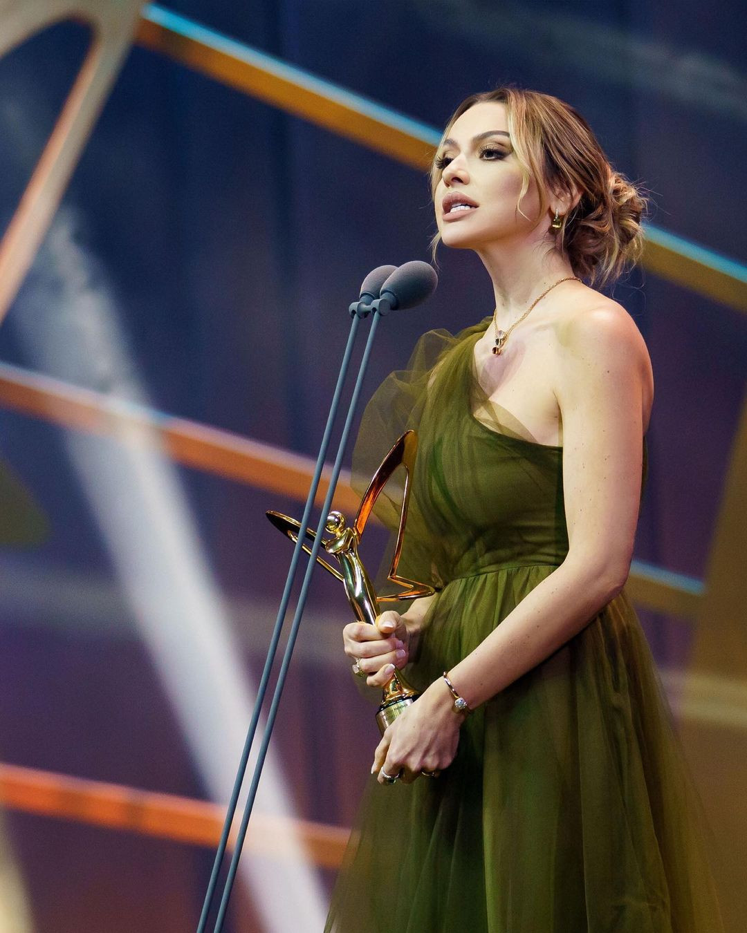 Gülşen'den 'En İyi Kadın Şarkıcı' seçilen Hadise'ye olay gönderme