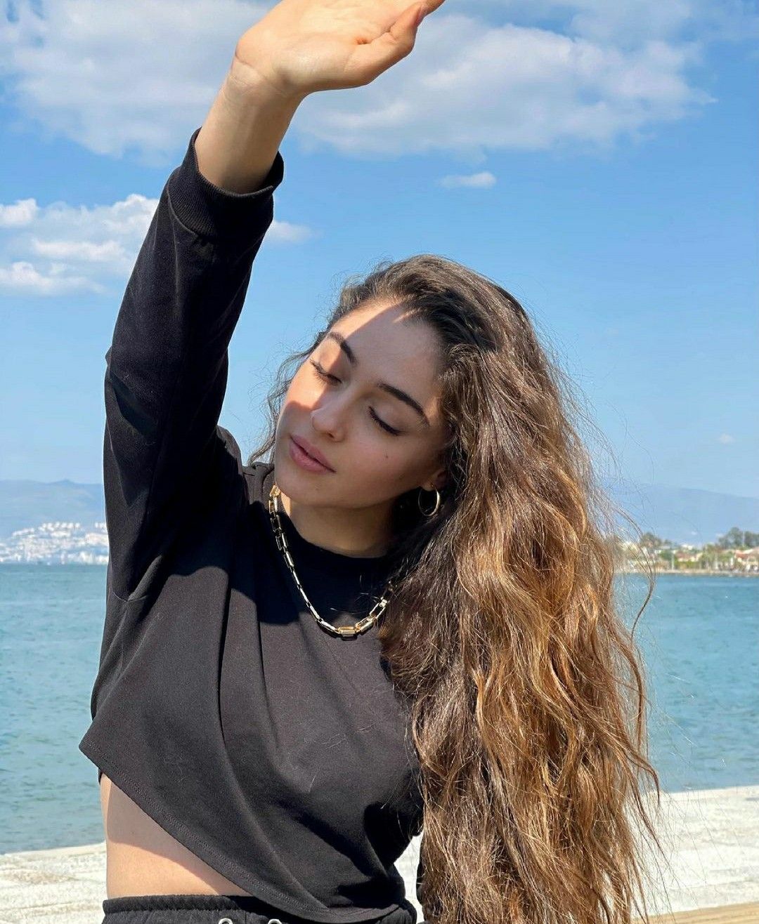 Cemre Baysel ⭐ in 2021 | Beauty portrait, Girl photography poses, Mother daughter art