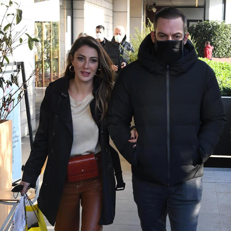 Merve Oflaz'ın zor anları! Otomatik kapıya sıkıştı