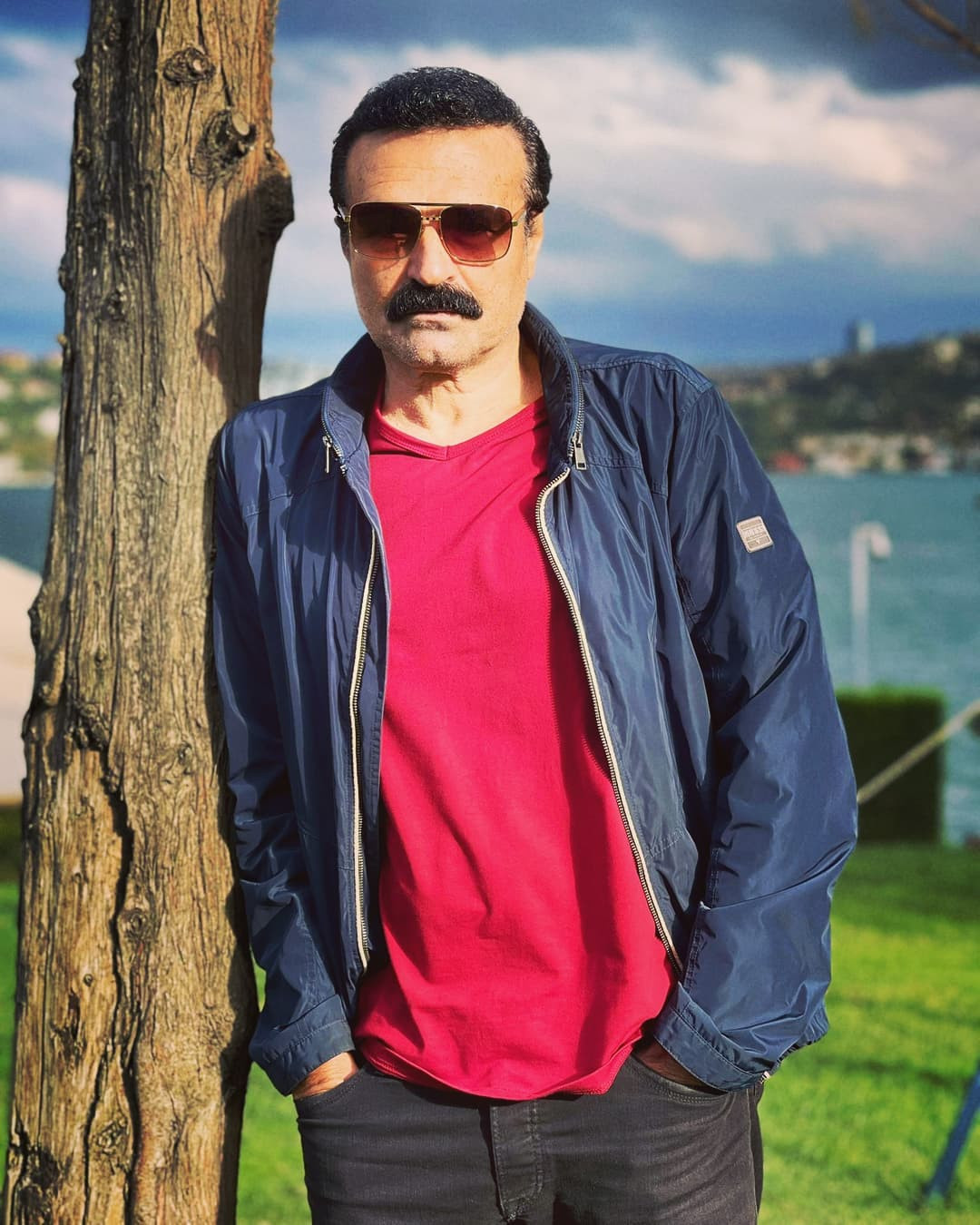 Şarkıcı Ferhat G&uuml;zel sevgilisinden dayak yiyip bı&ccedil;aklı saldırısına uğradı