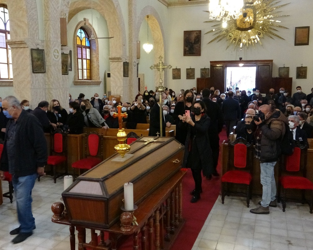 Evinde &ouml;l&uuml; bulunan Lina Nasif son yolculuğuna uğurlandı