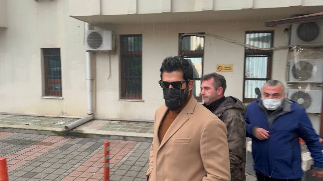 Set &ccedil;alışanlarına k&uuml;f&uuml;r ettiği iddiasıyla hakim karşısına &ccedil;ıkmıştı... İşte Burak &Ouml;z&ccedil;ivit'in ifadesi